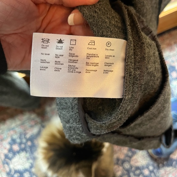 Esprit fitted blazer. Great weight and stretch for all day comfort. Size 12 - Picture 4 of 5